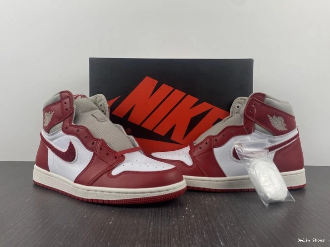 Bmlin Shoes 1 DJ4891-061 Newstalgia Chenille High OG Jordan (W) 0822